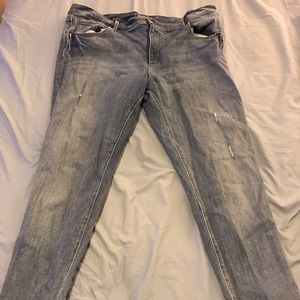 Light wash skinny jeans